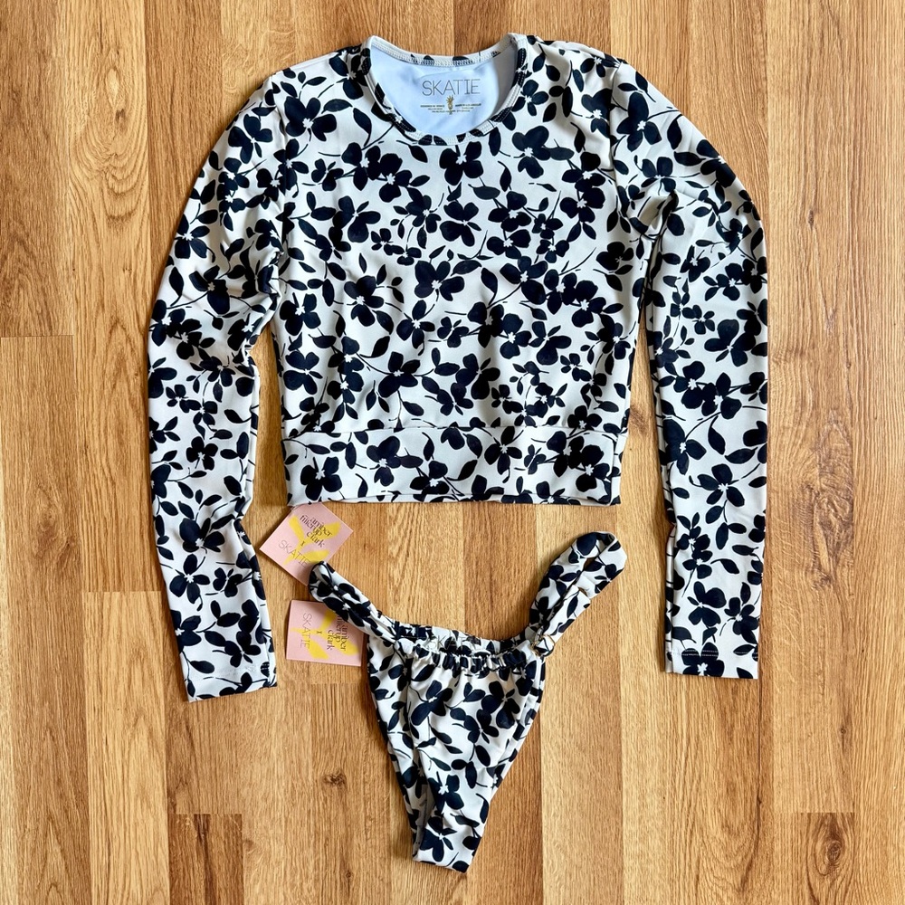Skatie Rosie top and Bobbi thick band bottoms set in Greenwich 🖤